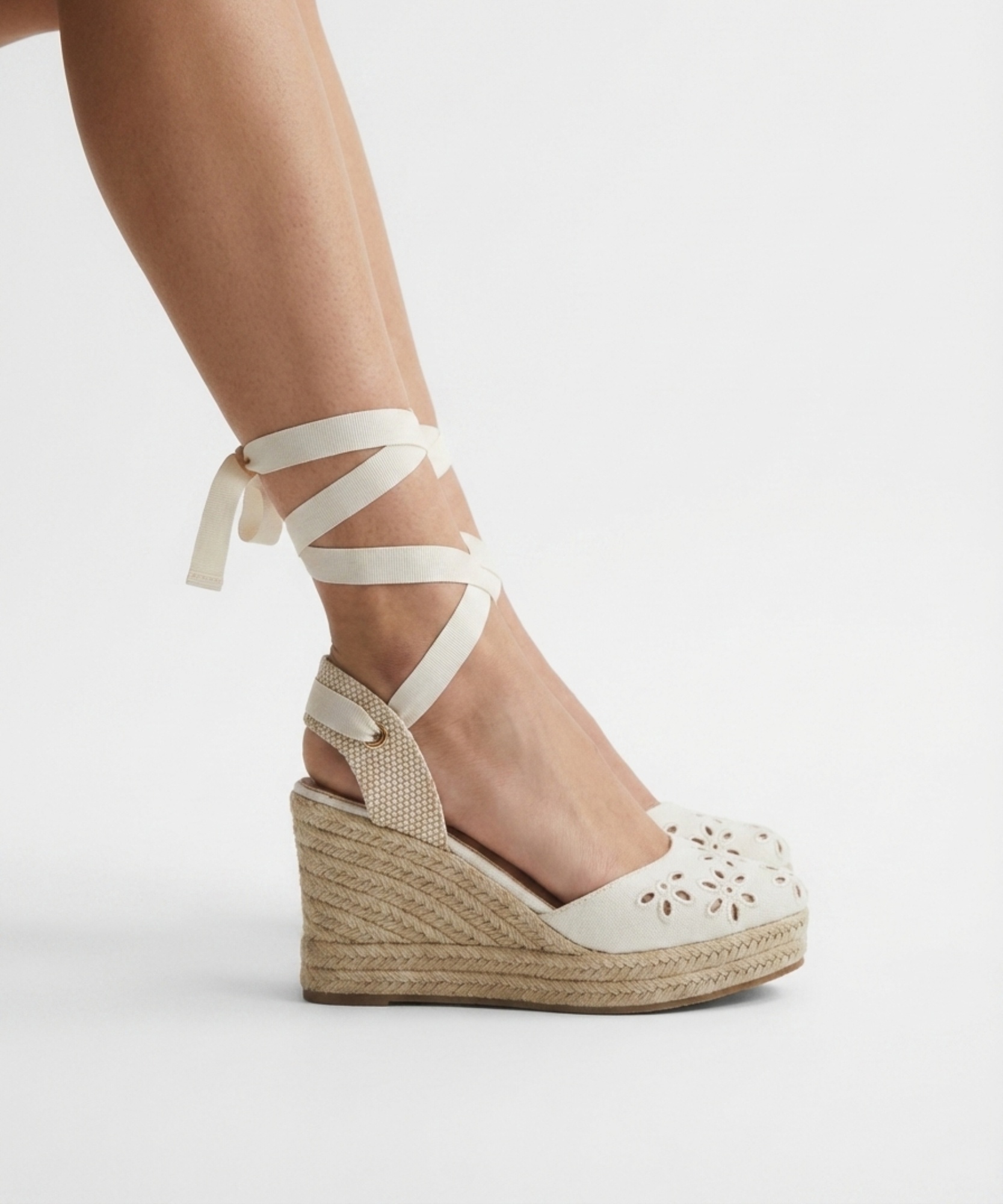 Cunha com bordado de flores image number null